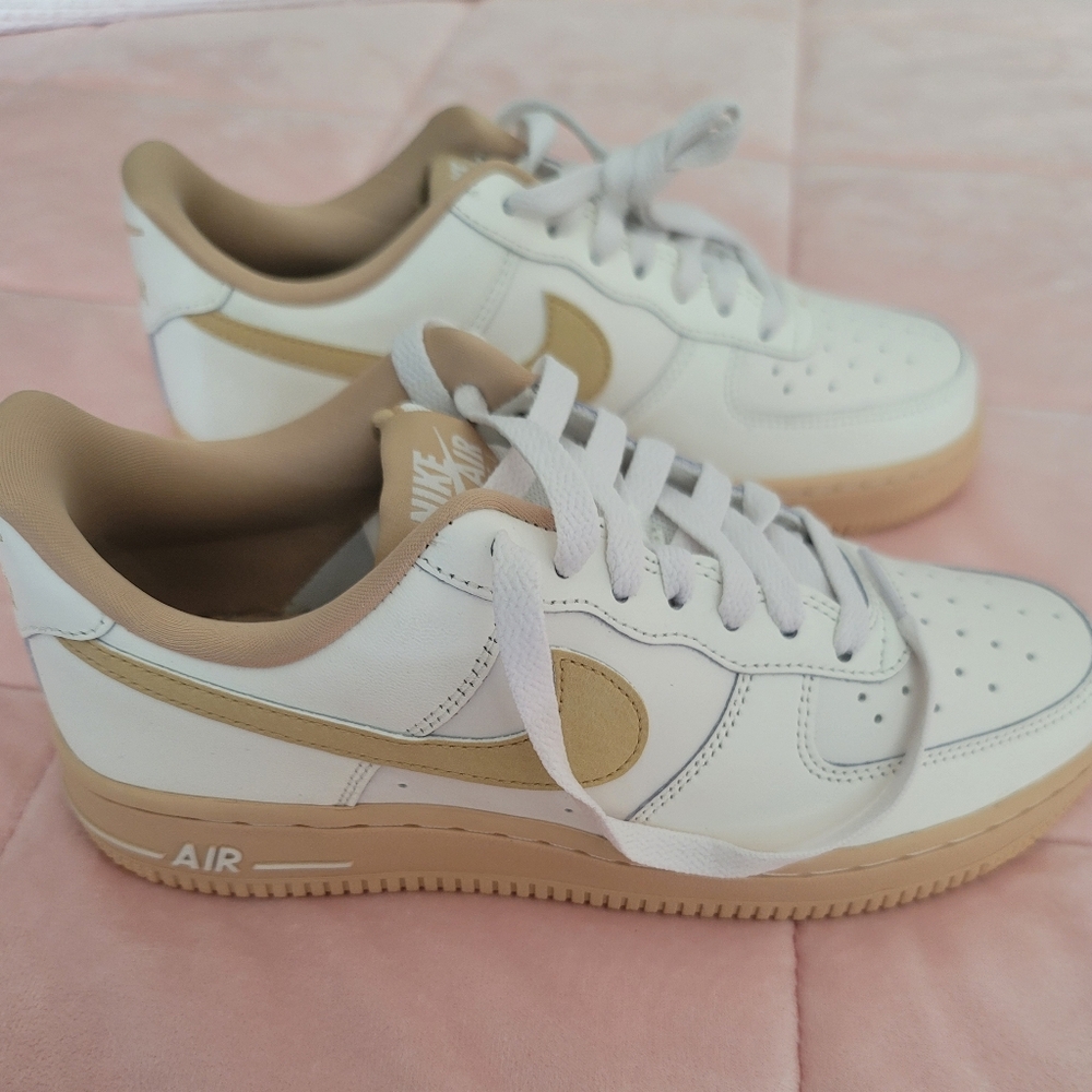 Womens Size 7 - Nike Air Force 1 '07 Sail Sesame